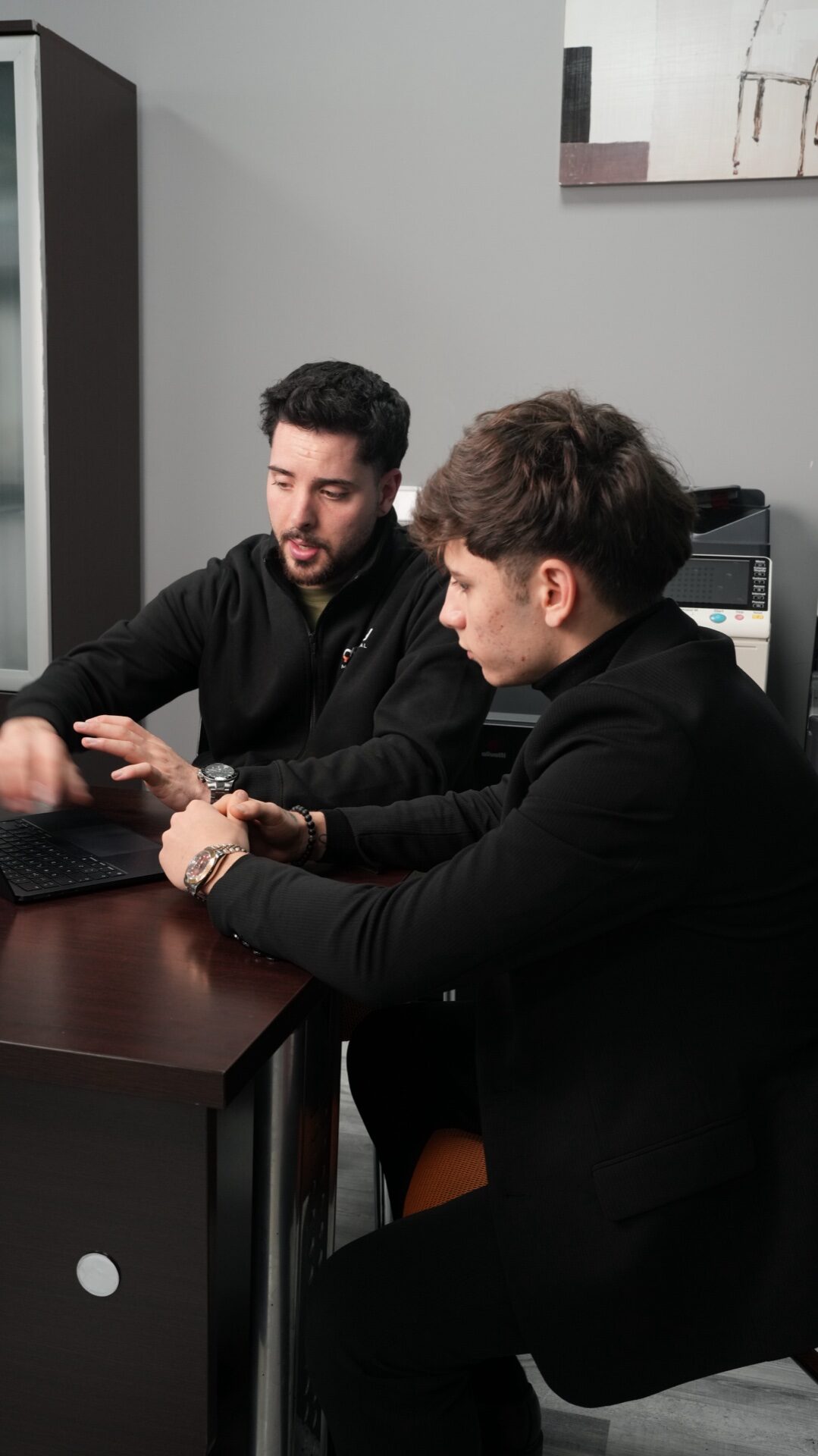 Equipo de Materializa definiendo estrategia legal